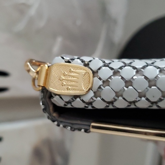 VINTAGE La Regale White & Gold Chainmail Metal Mesh Purse - Picture 5 of 13